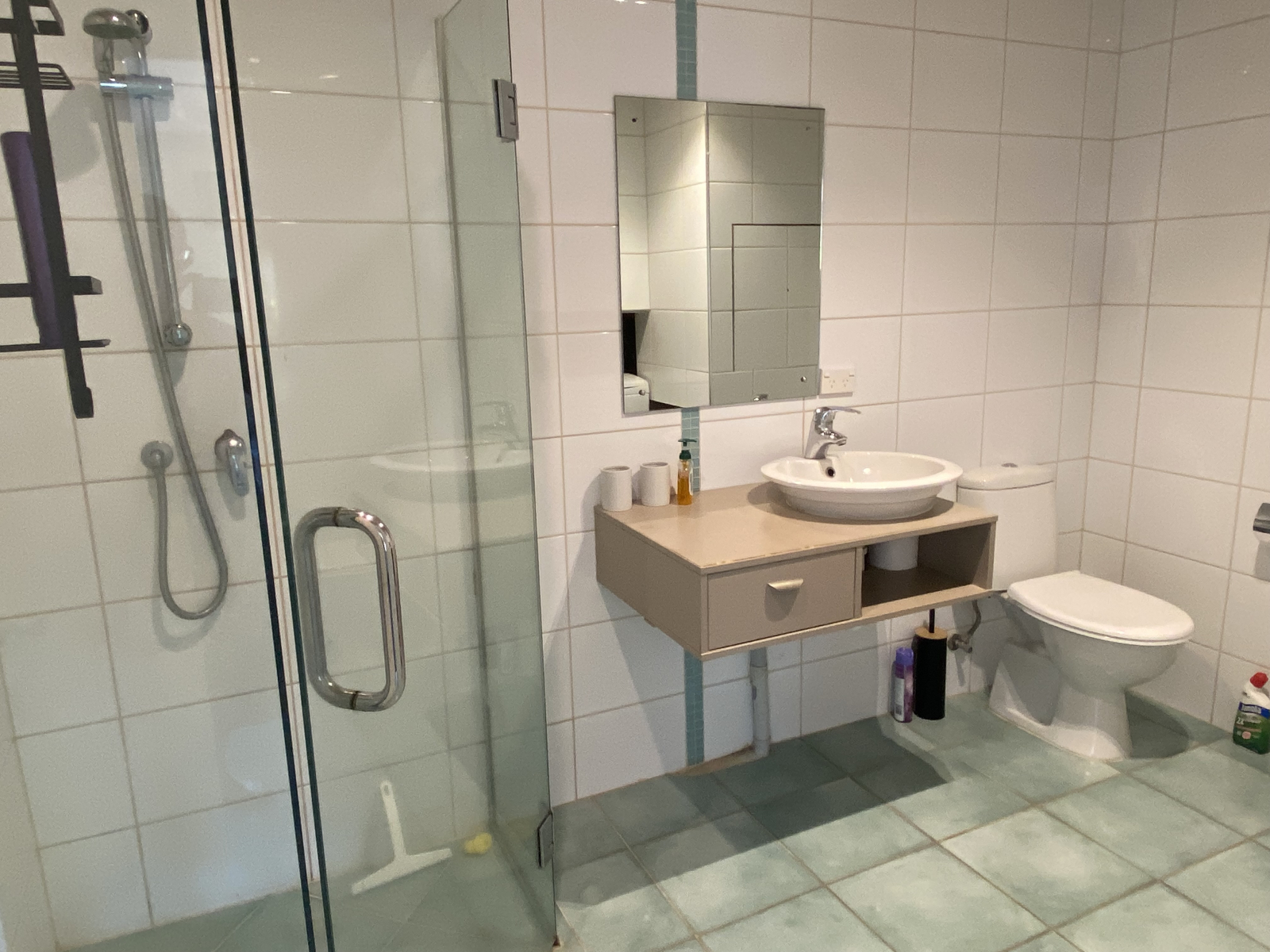 Well equipped holiday home with amazing privacy and seaviews.