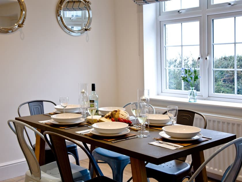 Waterfront Cottage, eingebettet am Meer in South Devon, Großbritannien,