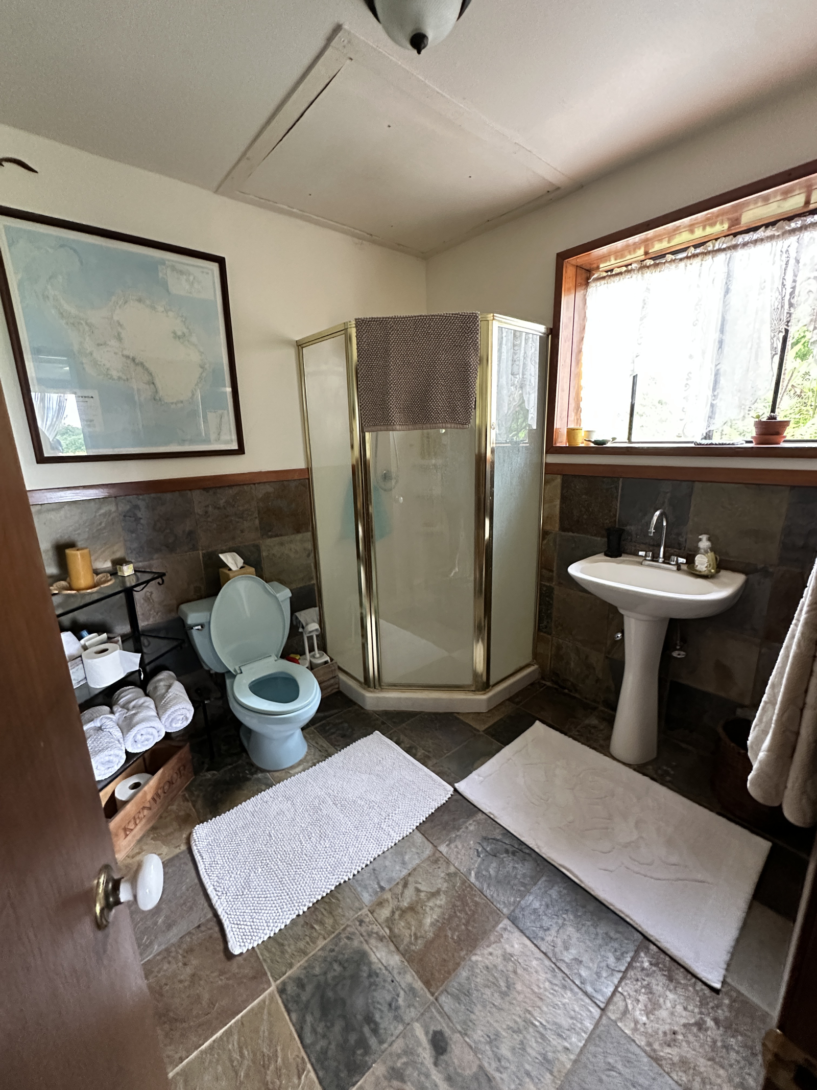 Badezimmer im Erdgeschoss