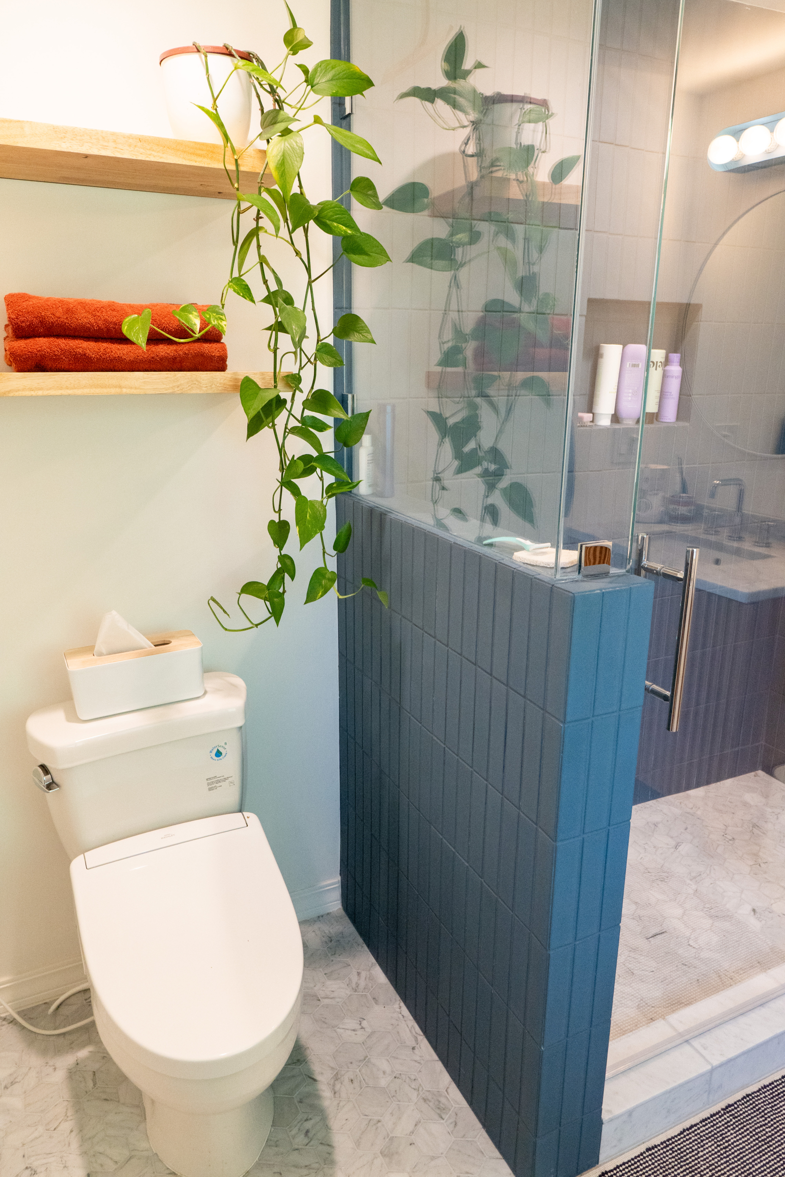Hoofdbadkamer in hoofdslaapkamer