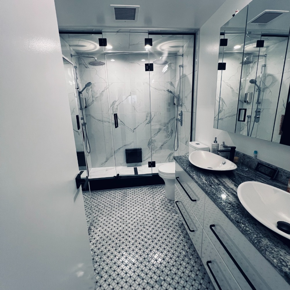 Dusche und WC / Hauptschlafzimmer