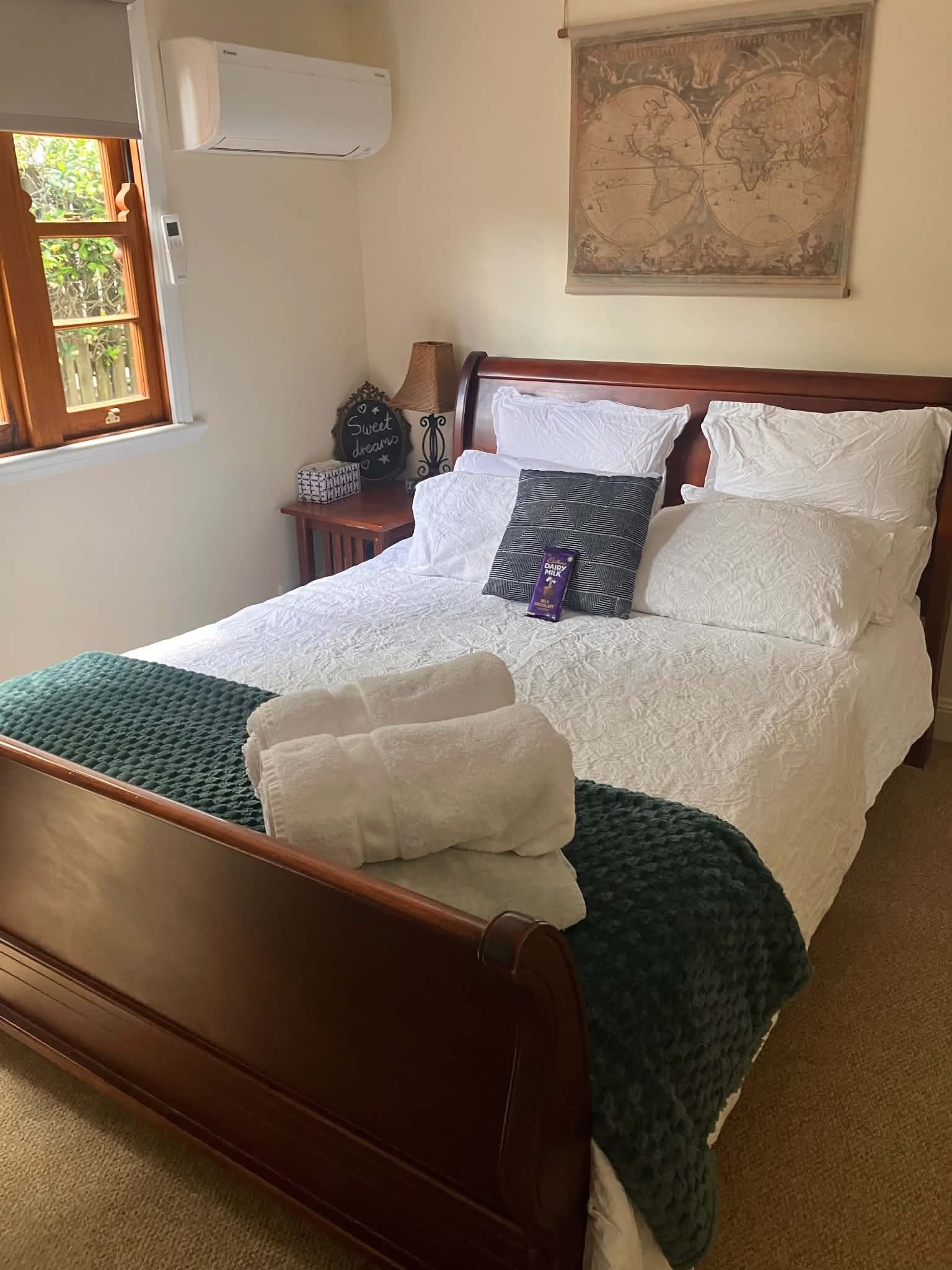 Queenslander rempli de caractère avec de l’espace, une piscine et des équipements