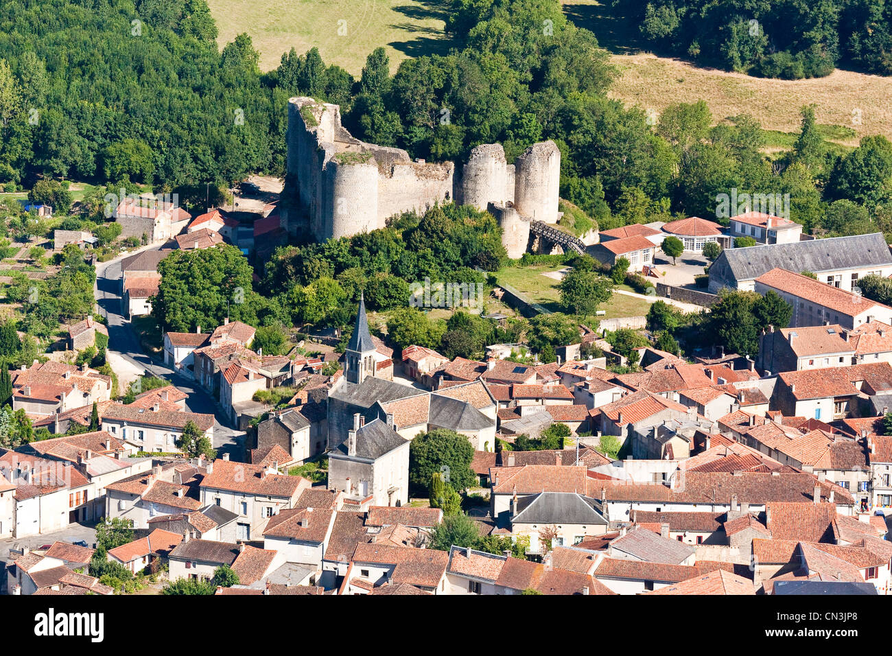 Château de Gençay 5 minutes away by car
