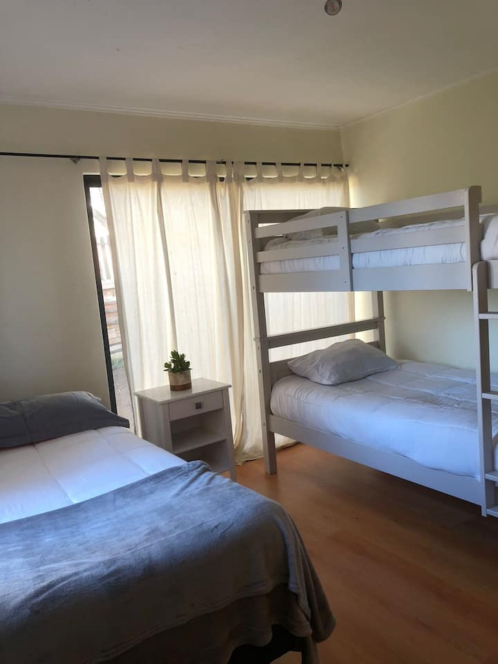 Casa per 12 persone a Guanaqueros, piscina, a pochi passi dalla spiaggia e centro gastronomico