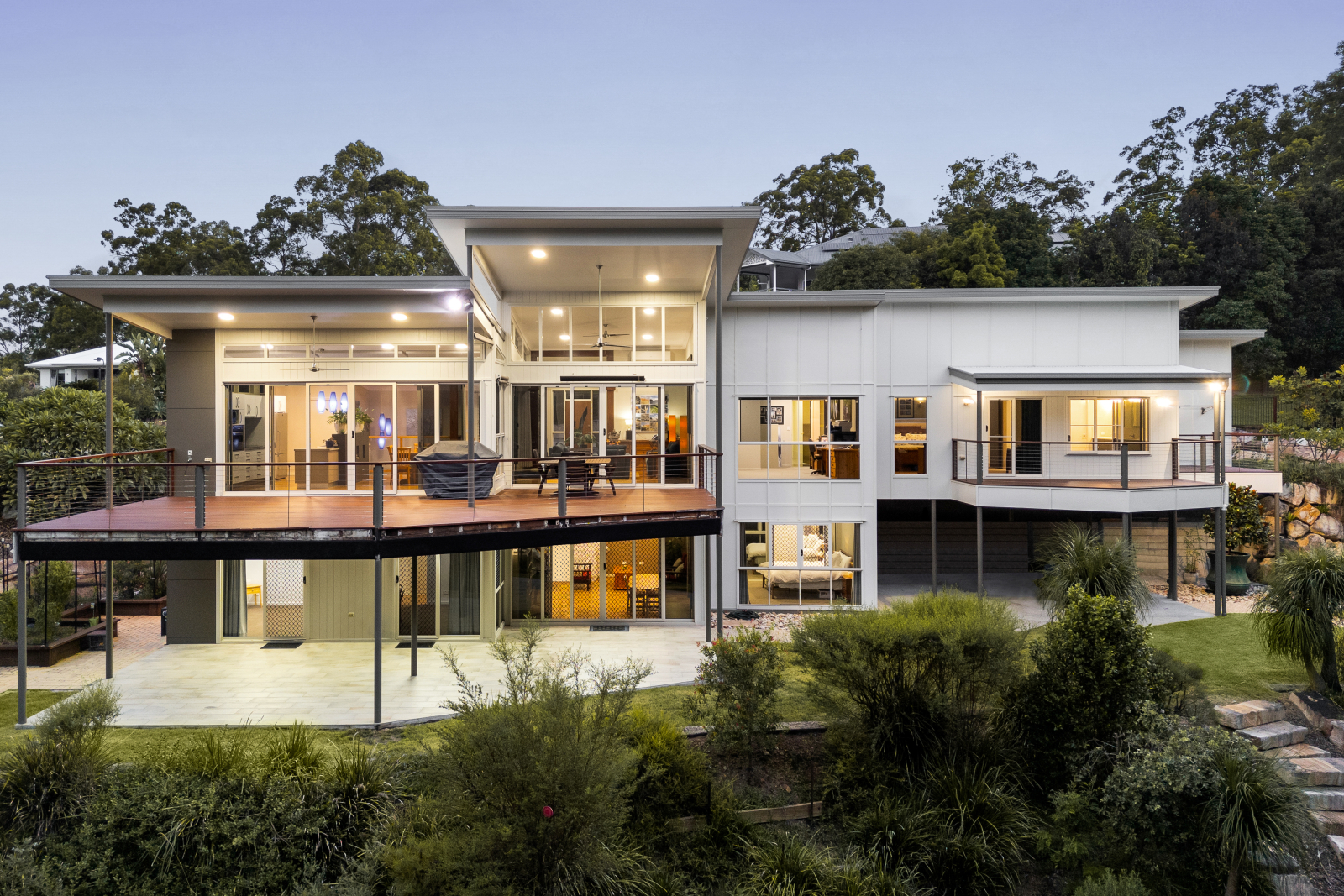 Unser schönes Doppelhaus mit Buschgärten