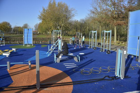 La zona de fitness al aire libre en nuestra área está abierta todos los días de 8:00 a.m. a 10:00 p. ...