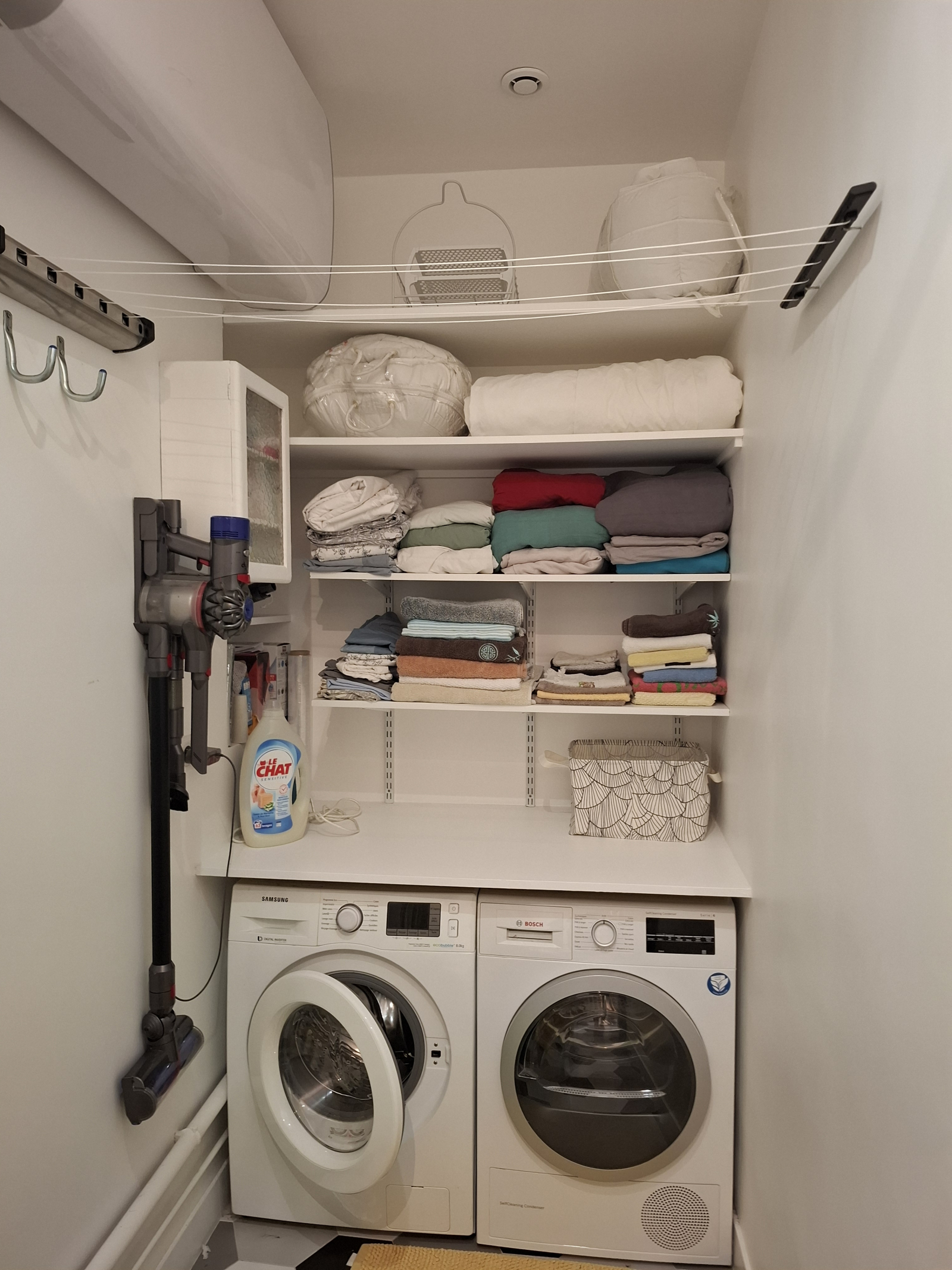 Lavanderia completamente attrezzata.