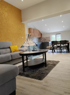 Amplio apartamento adriático con piscina entre mar y montañas