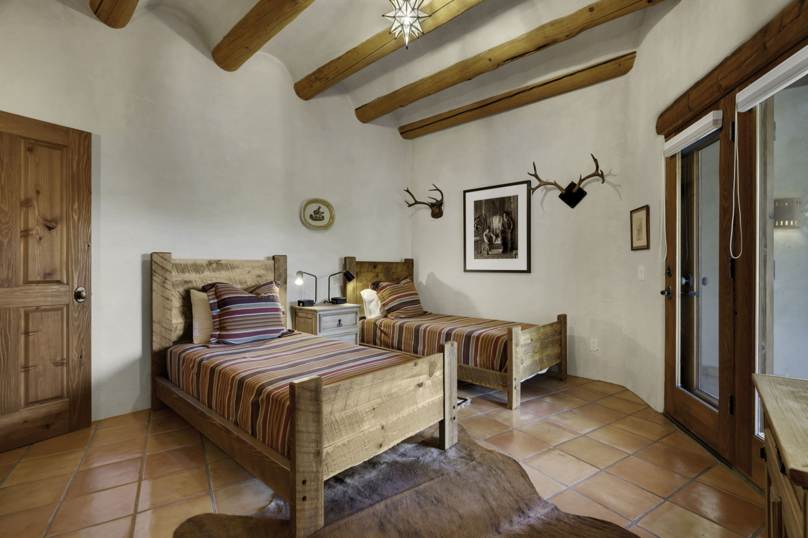 Bedroom 3: 2 Twin Beds and En Suite Bath