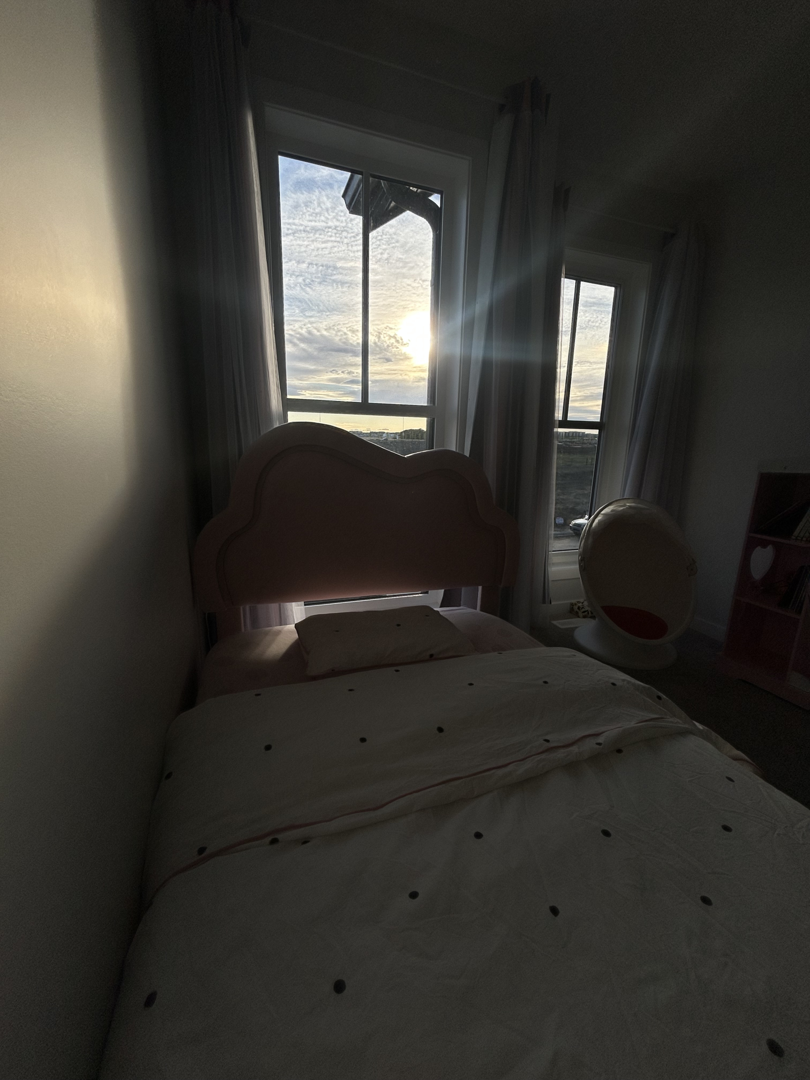 Comfortable and playful space with a twin bed, toy collection, and kids’ books for bedtime stories