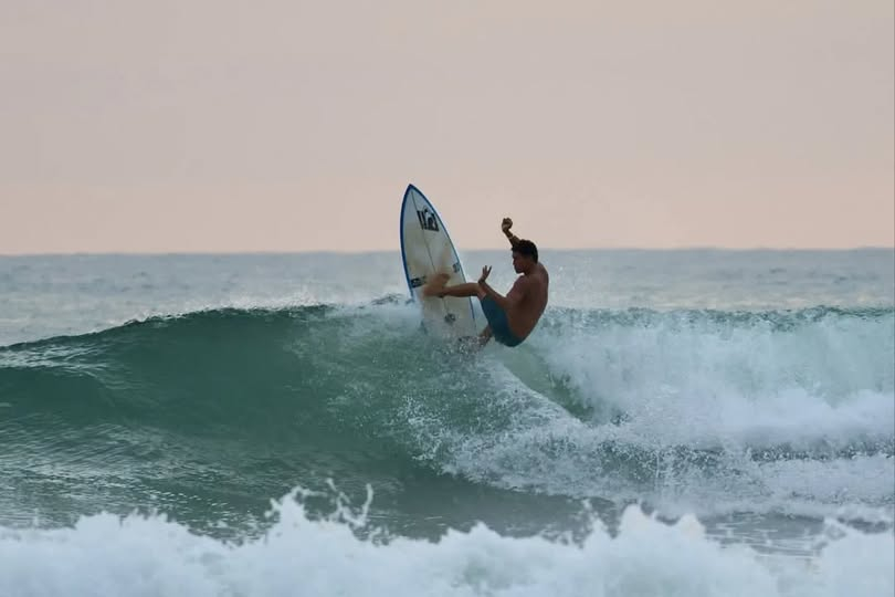 Se ofrecen clases de surf y alquiler de tablas. La competencia internacional de surf COPA 2024 se ll ...