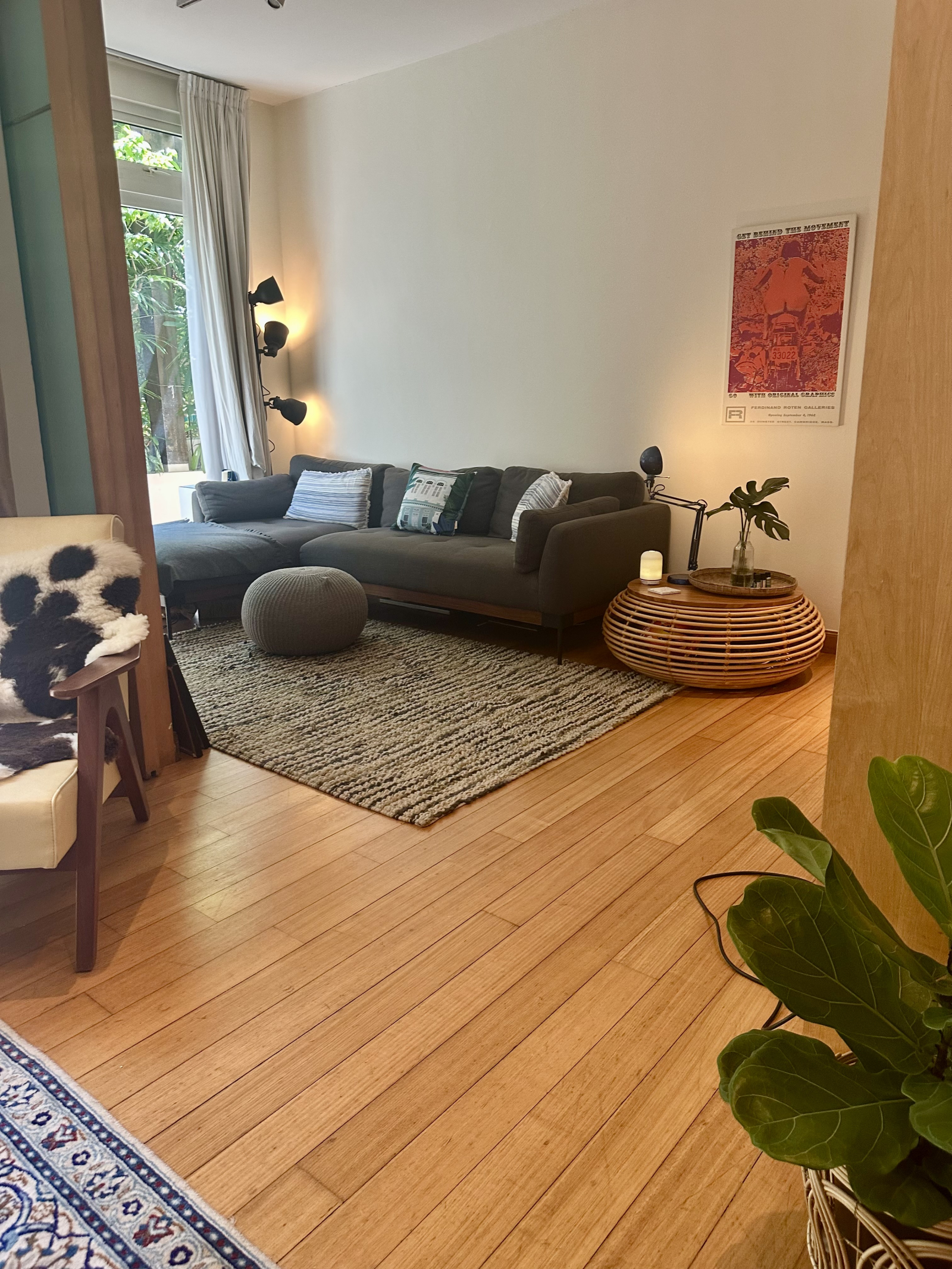 Área confortável, com TV.  Nós temos um firestick