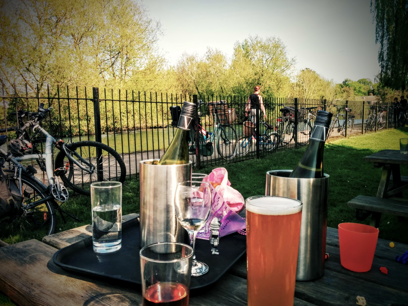 3 pubs in the village and a beutiful one on the river 10 minutes walk