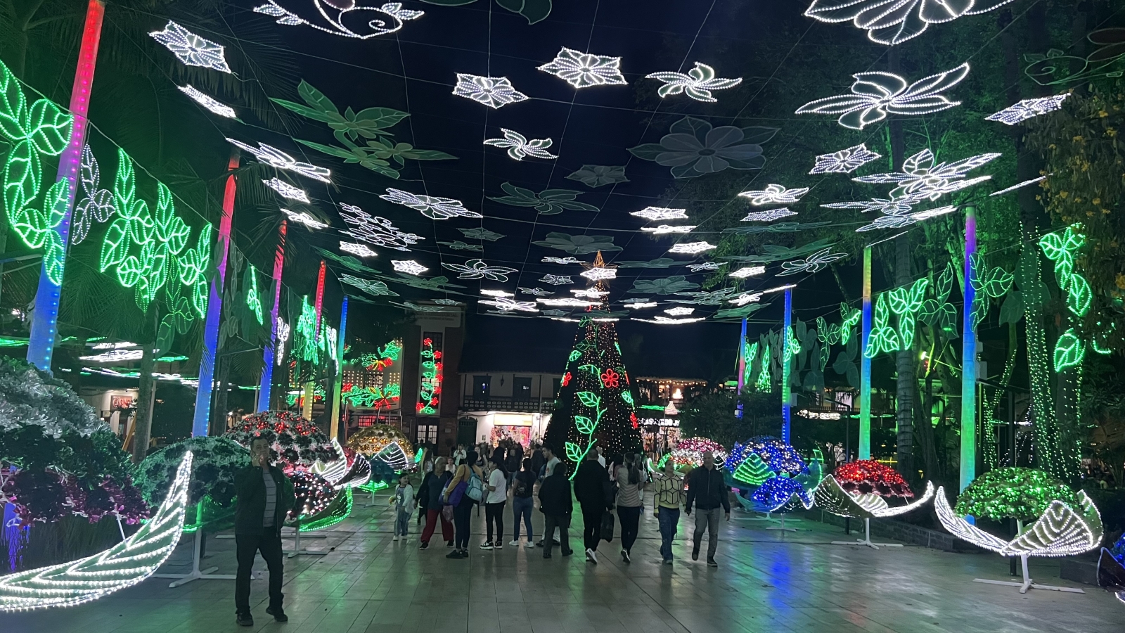 Pueblo La Ceja in Christmas  1 hour from Our home