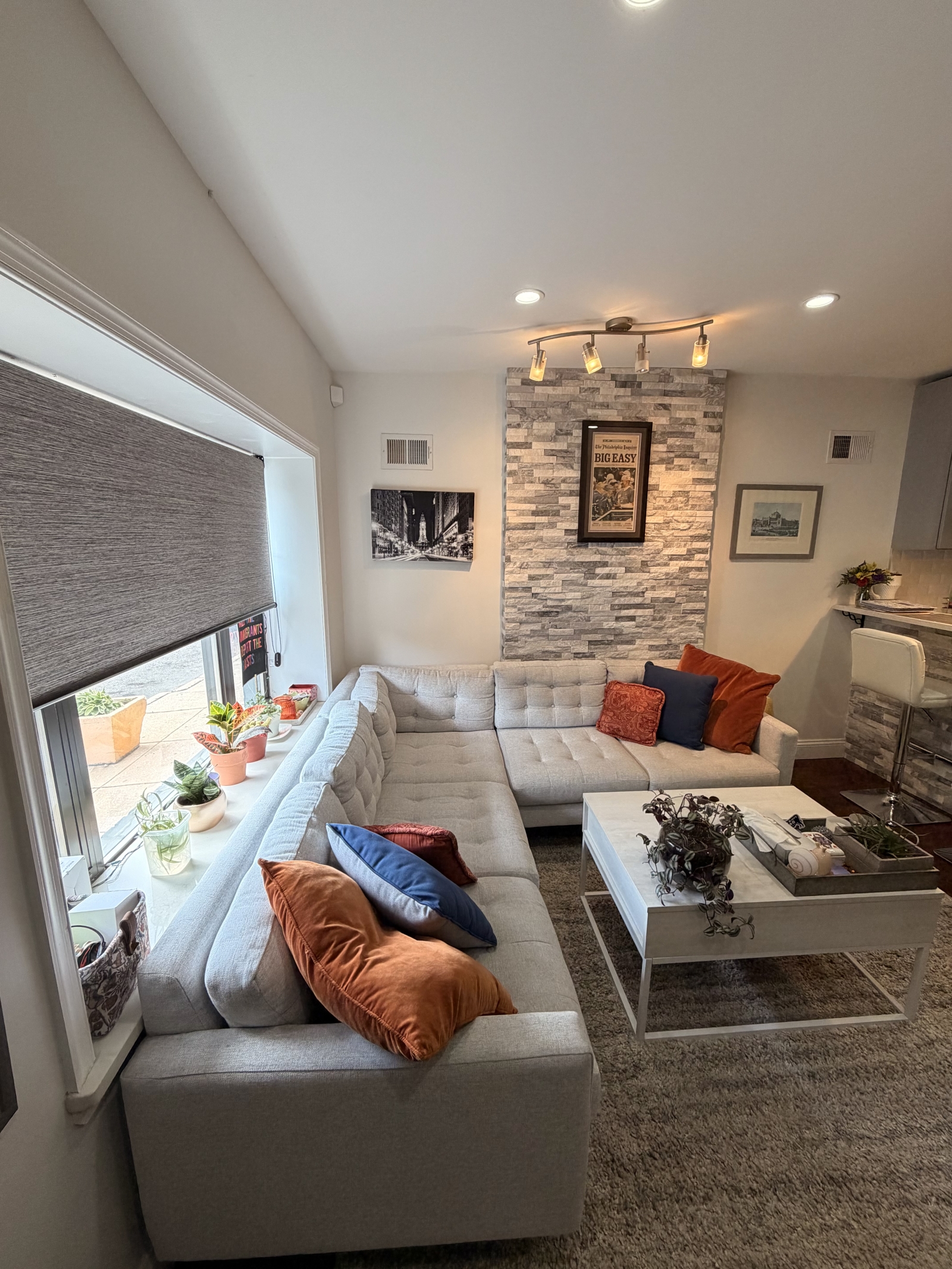 Stylish Private Room in  South Philadelphia Rowhome