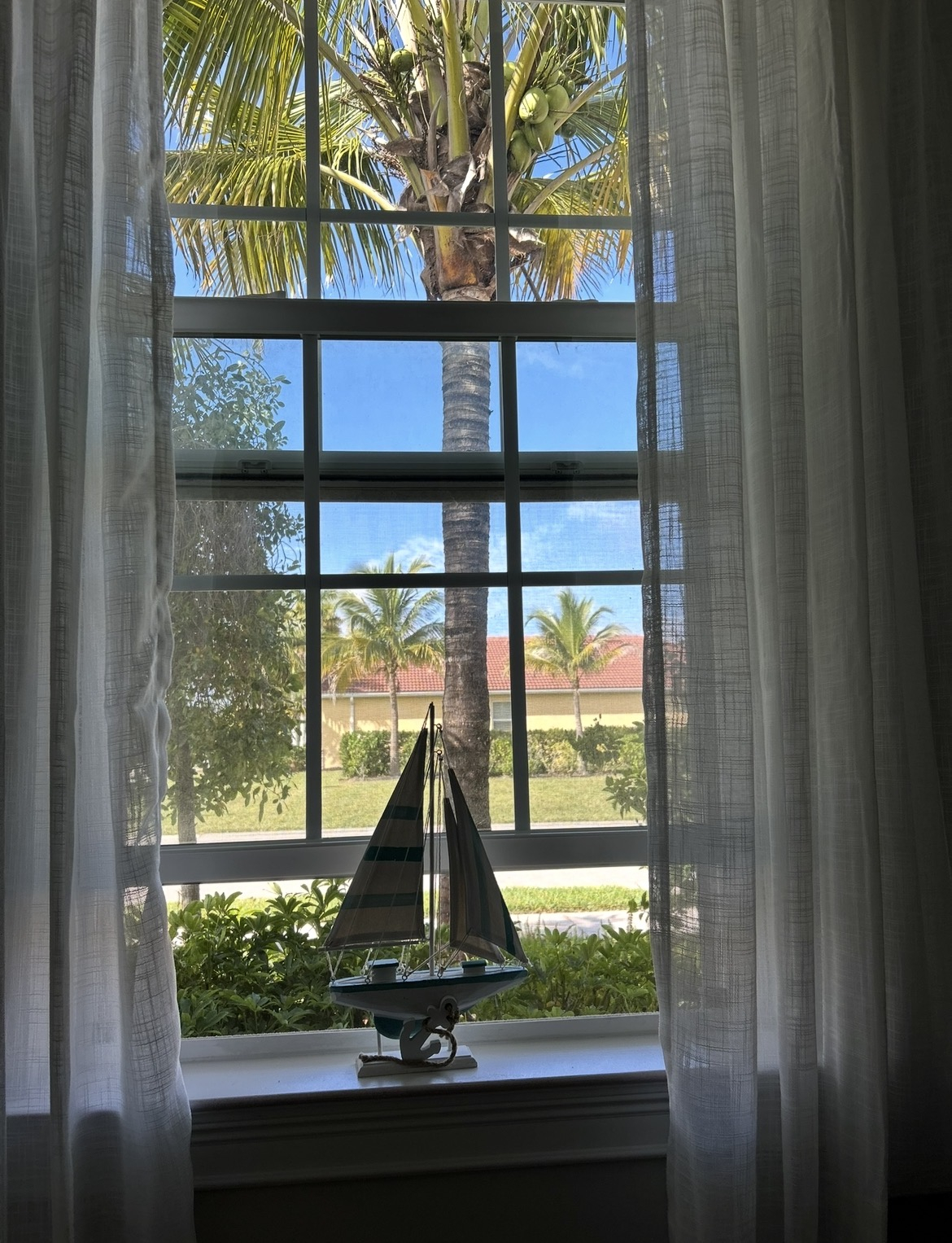 Una casa acogedora y espaciosa en el suroeste de Florida con gimnasio, piscina comunitaria y muchos senderos para caminar. Algunas de las mejores playas de Florida están a solo 40 minutos.