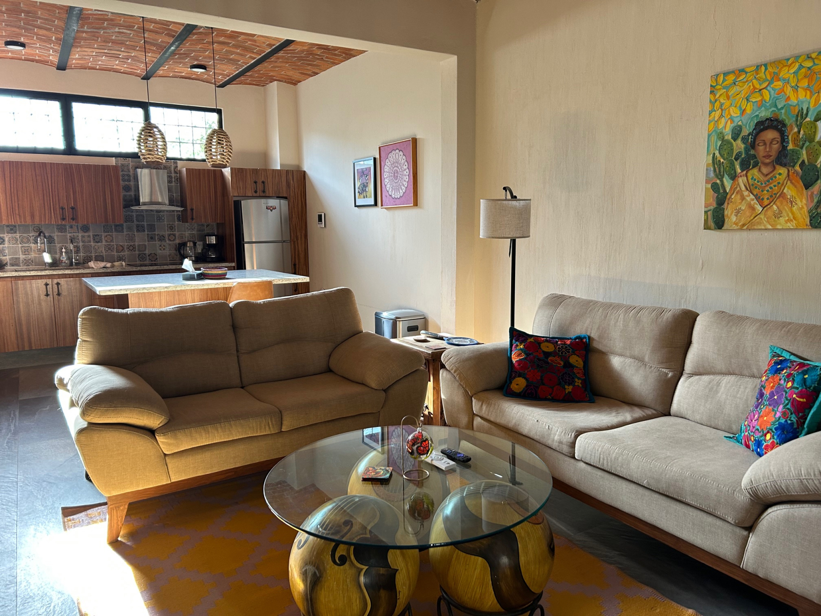 Couple with 2 globes to offer for non-reciprocal exchanges in México