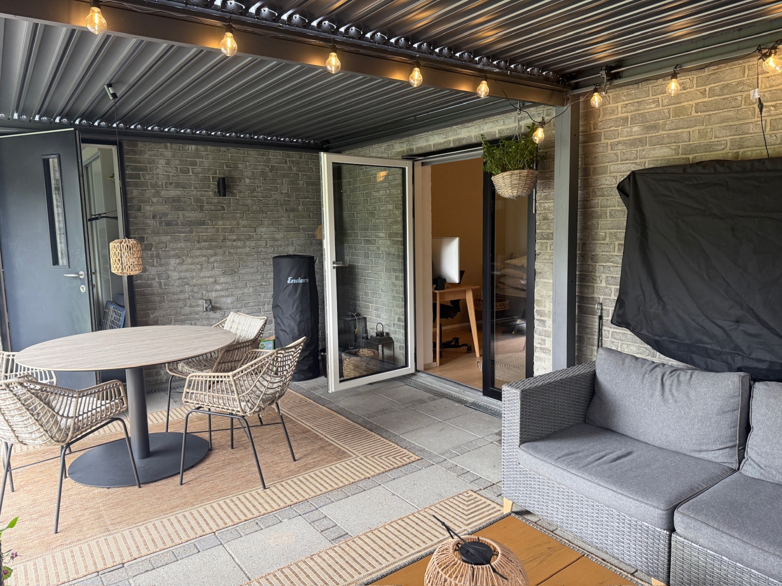 Large modern home - close to Legoland