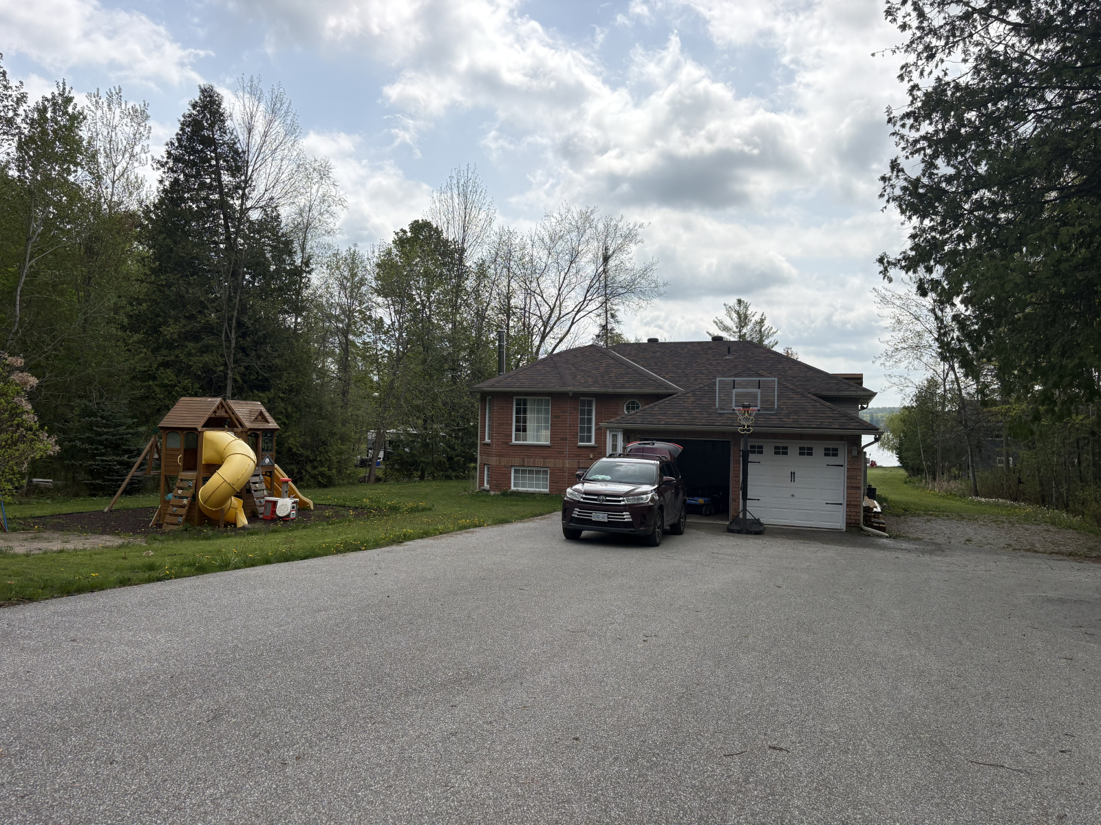 Maison de chalet au bord du lac située dans la ville avec l'eau la plus propre de l'Ontario !
