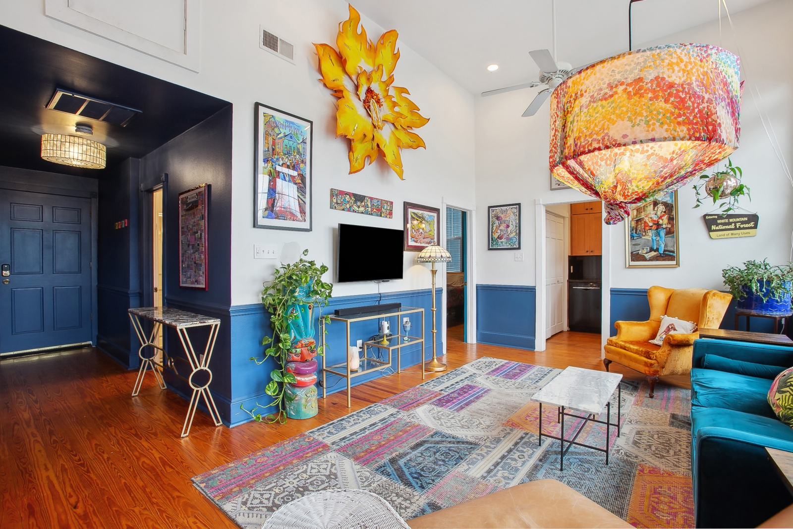 Amamos a arte de Nova Orleans e enchemos nossas paredes de cores!