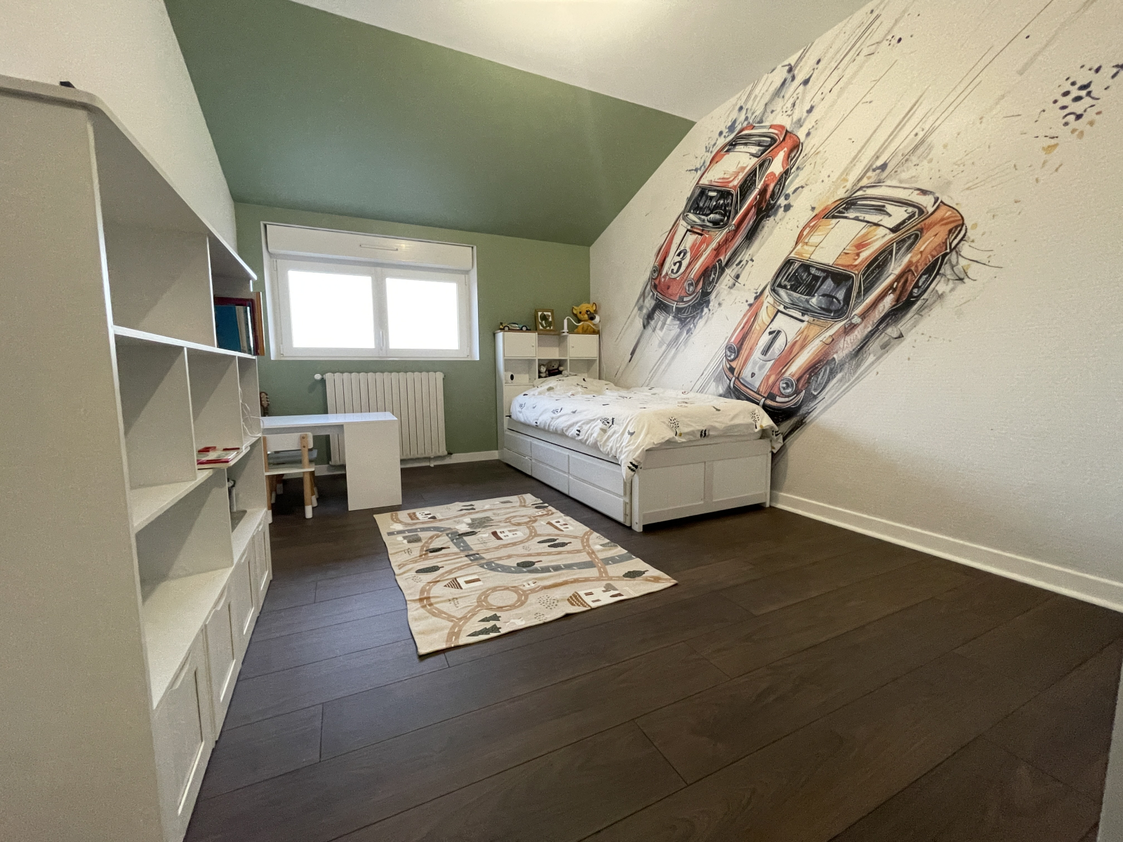 Children's room with extra mattress (drawer bed)