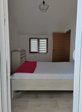 Amplio apartamento adriático con piscina entre mar y montañas