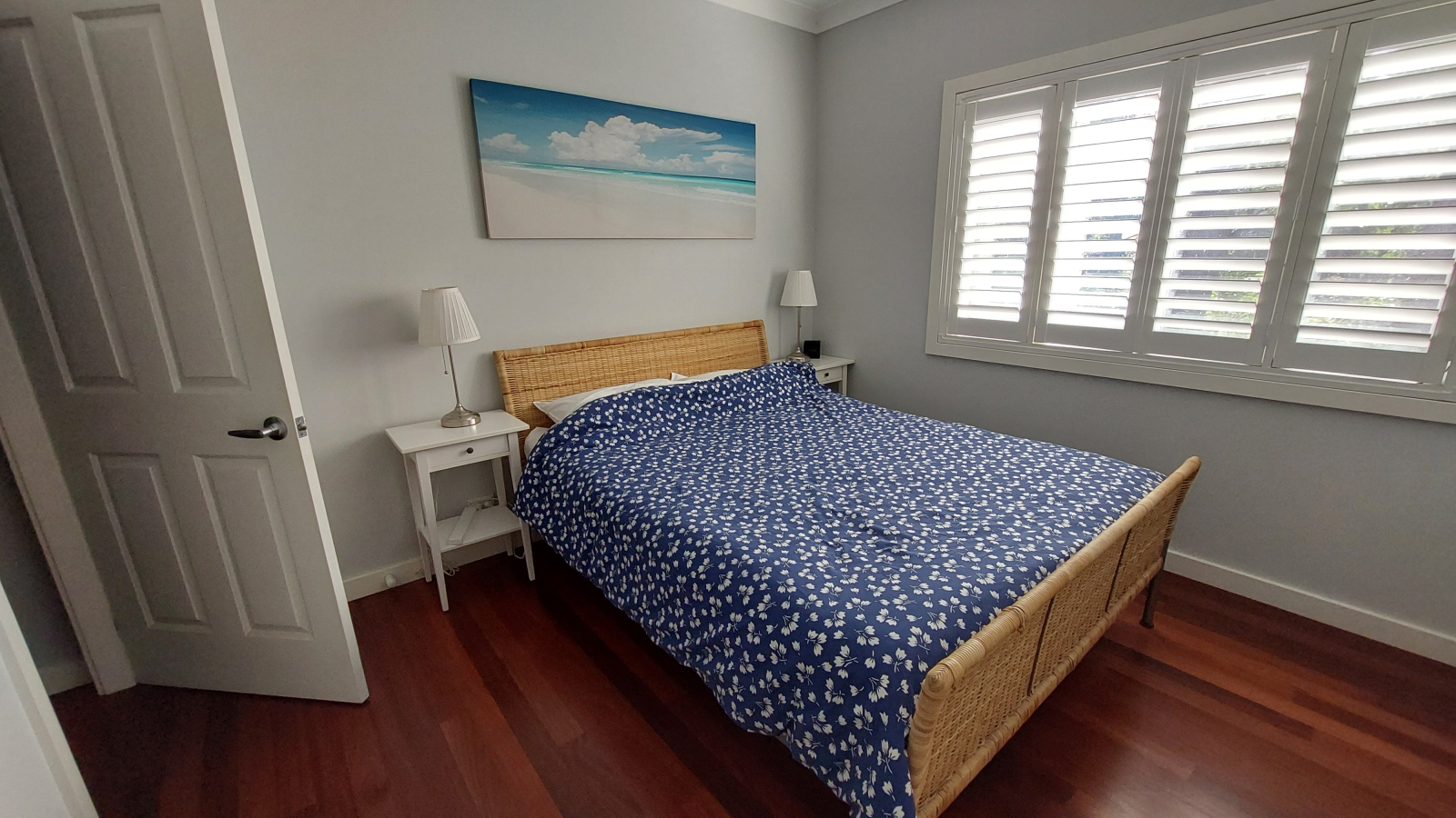 Ground floor bedroom - Queen size bed
