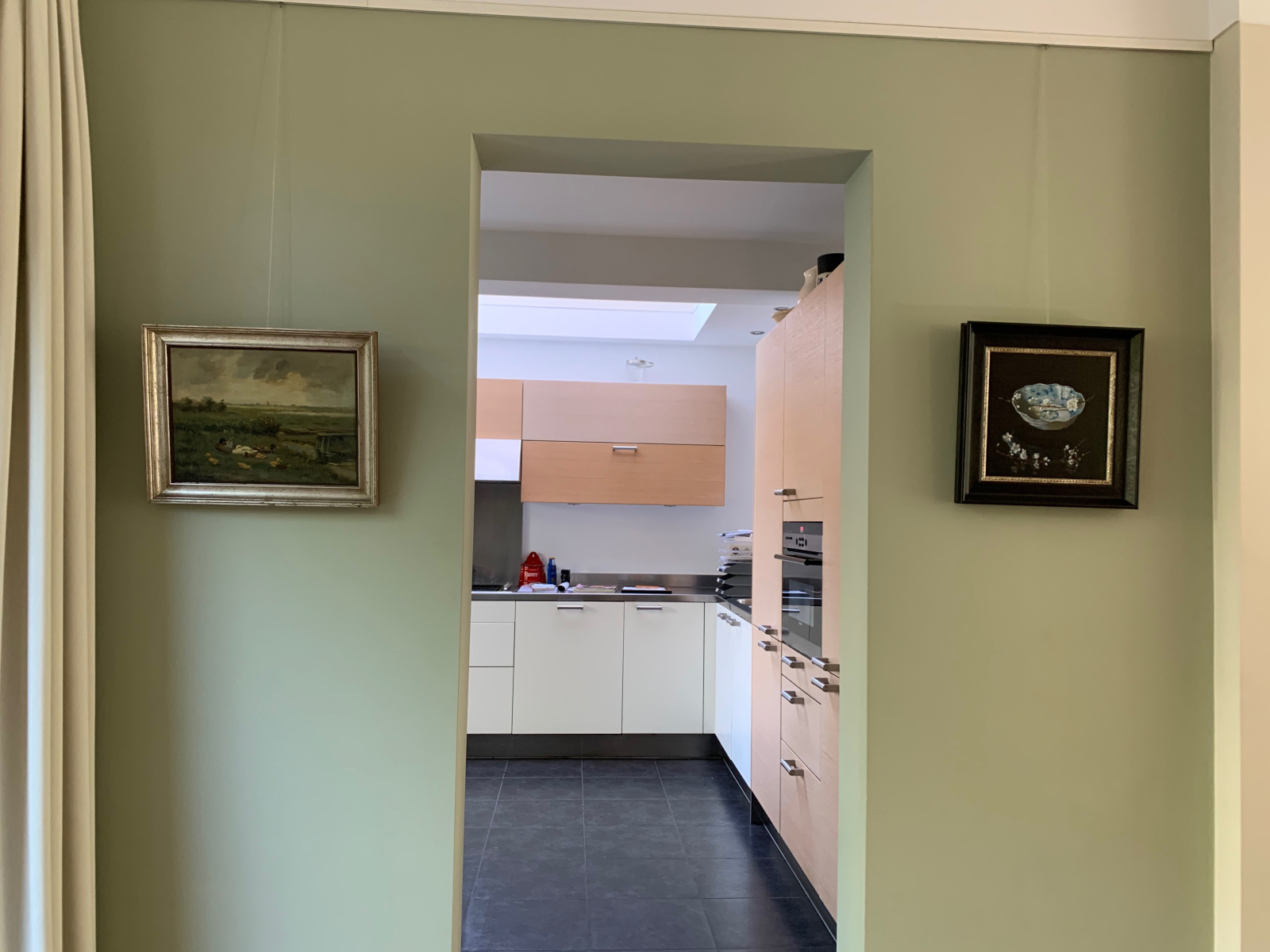 Walk-through to kitchen