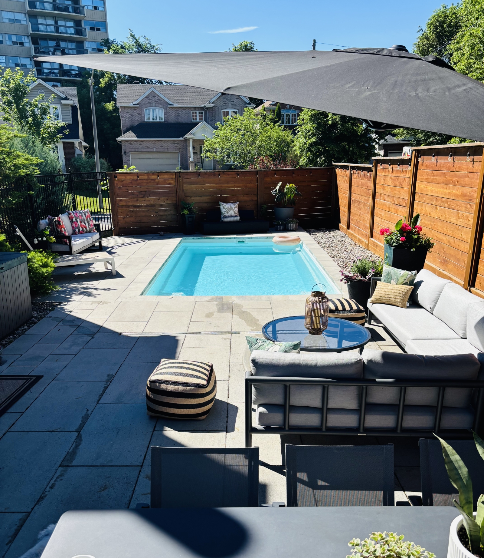 Preciosa casa familiar CON PISCINA en la capital de Canadá: ¡OTTAWA!