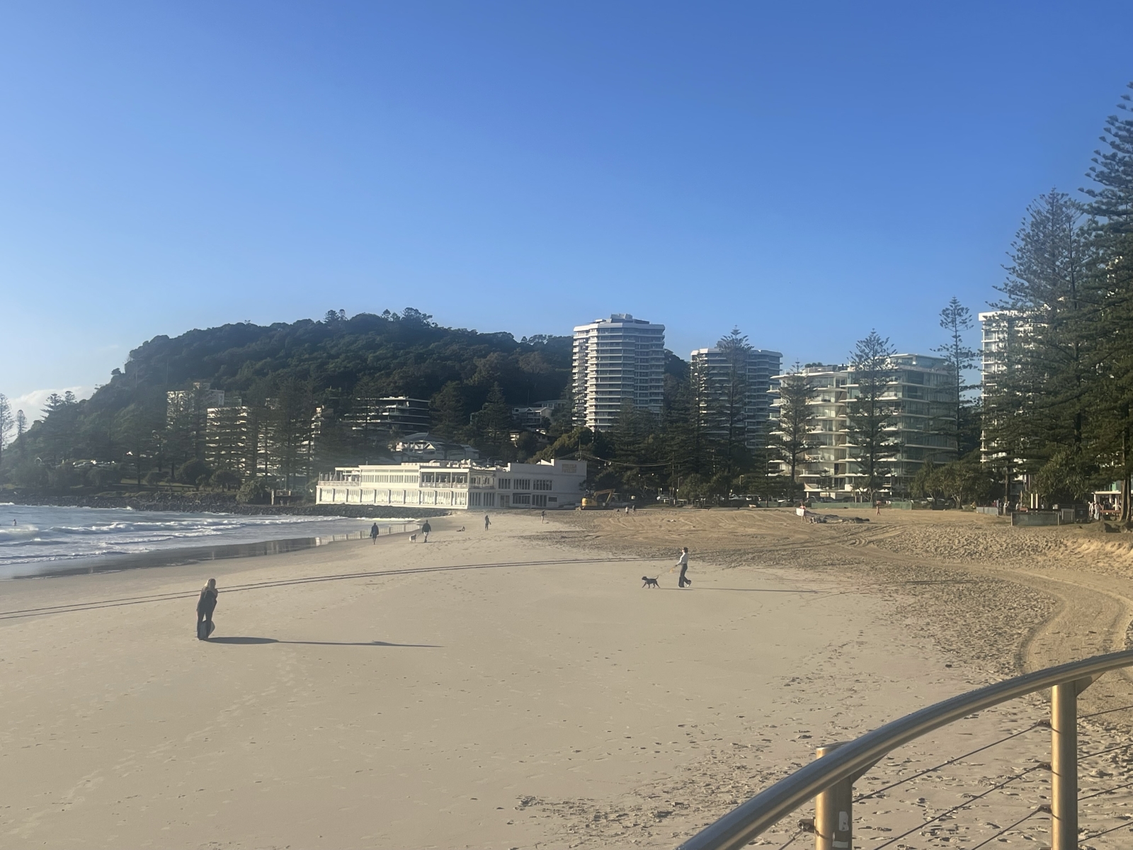 Maison de plage de 3 chambres à Burleigh Heads (Australie) à la recherche de Paris pour 6 à 10 mois