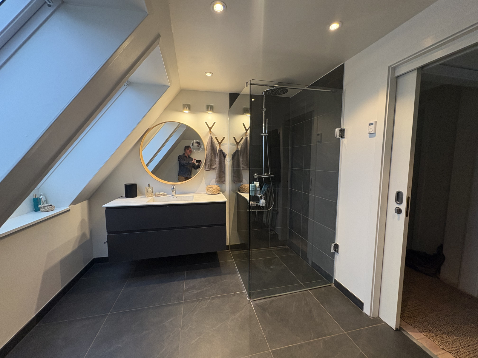 1. floor: bathroom with shower and toilet