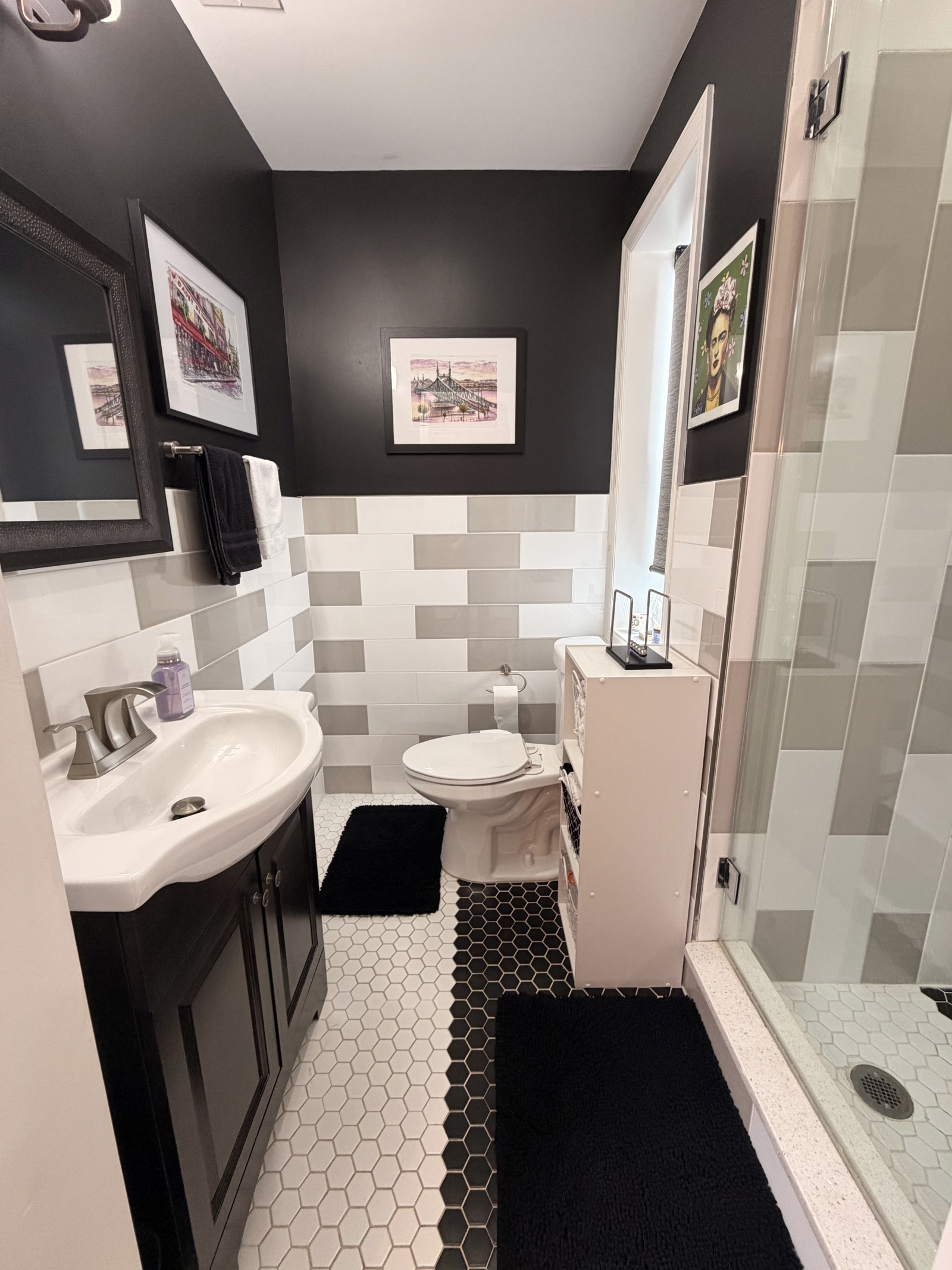 Stylish Private Room in  South Philadelphia Rowhome