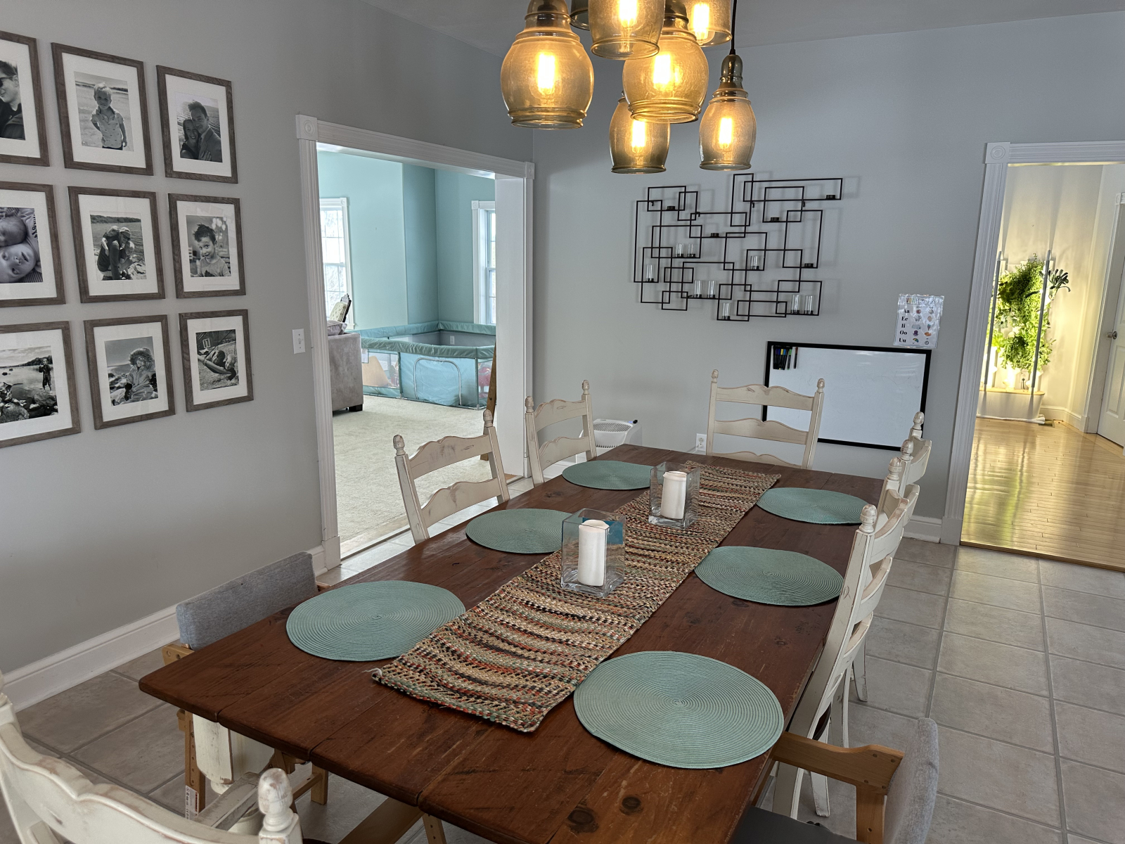 Mesa de jantar grande com 2 cadeiras para crianças, 2 cadeiras altas e capacidade para 10-12 pessoas ...