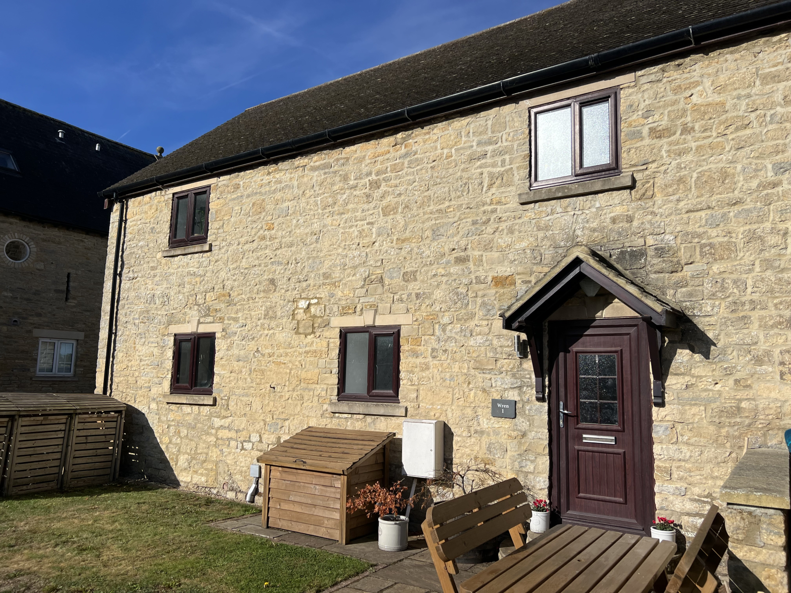 Entrando dalla porta principale di The Wren