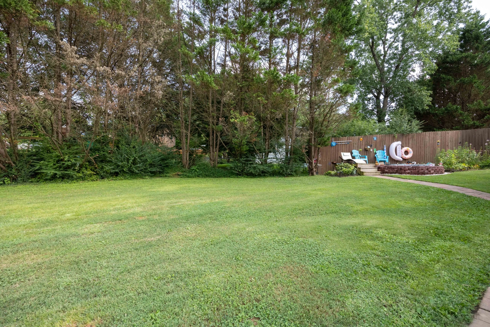 Best place in Knox! Pet and kid-friendly.