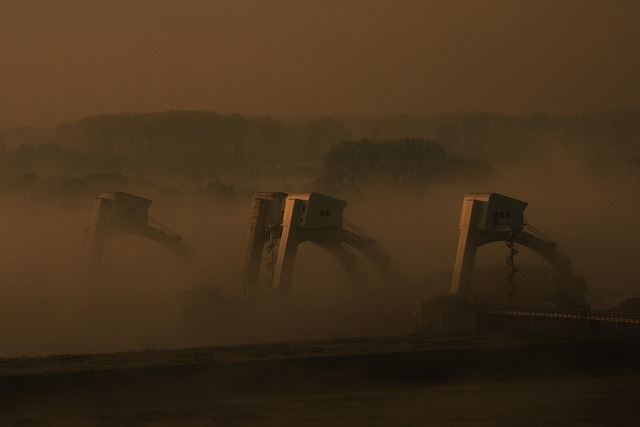 El complejo de presas y esclusas de Driel se encuentra en el Bajo Rin, cerca del pueblo de Driel, no ...