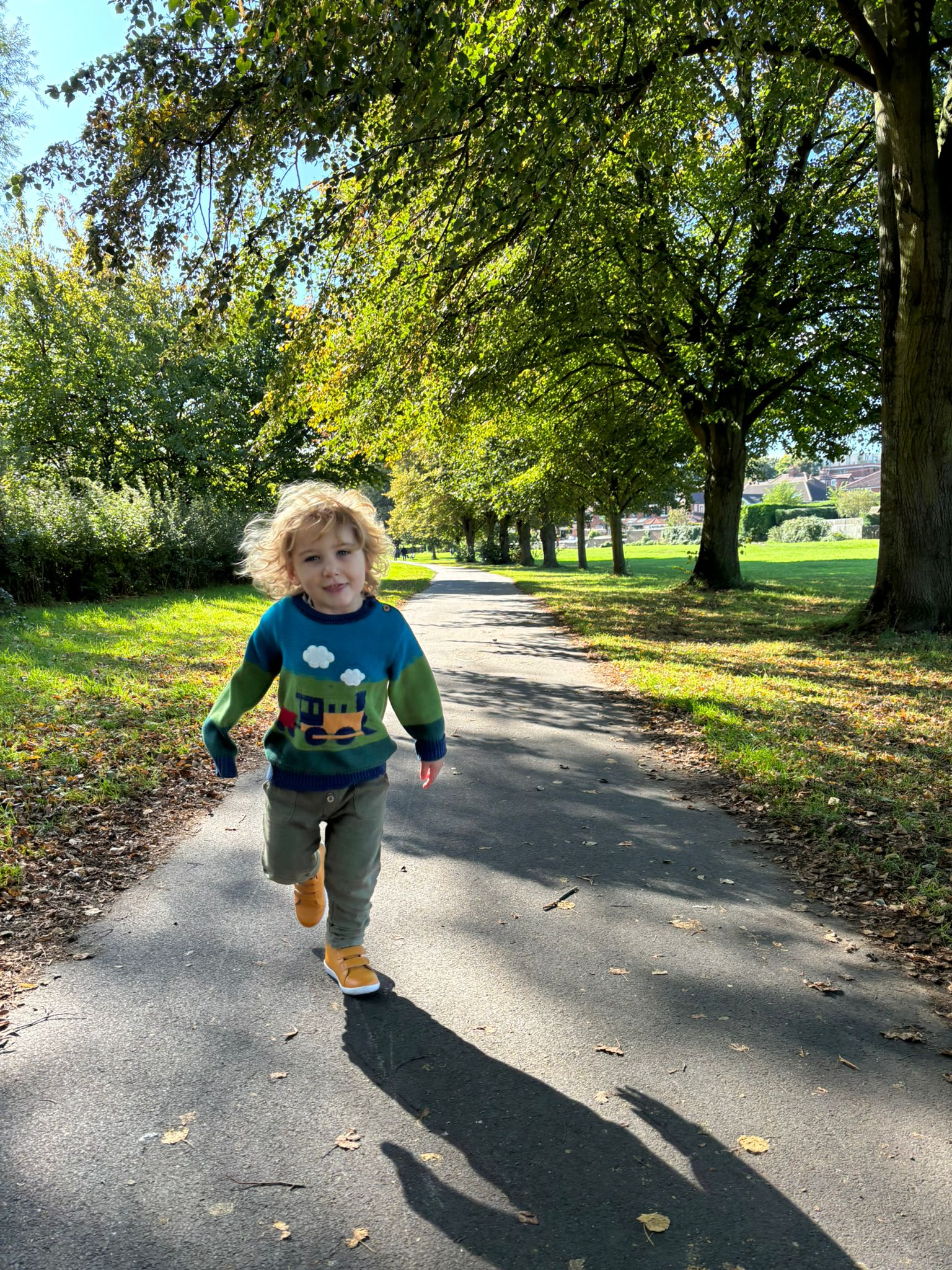 Wandern (und Laufen!) am Fluss 5 Minuten von unserem Haus entfernt