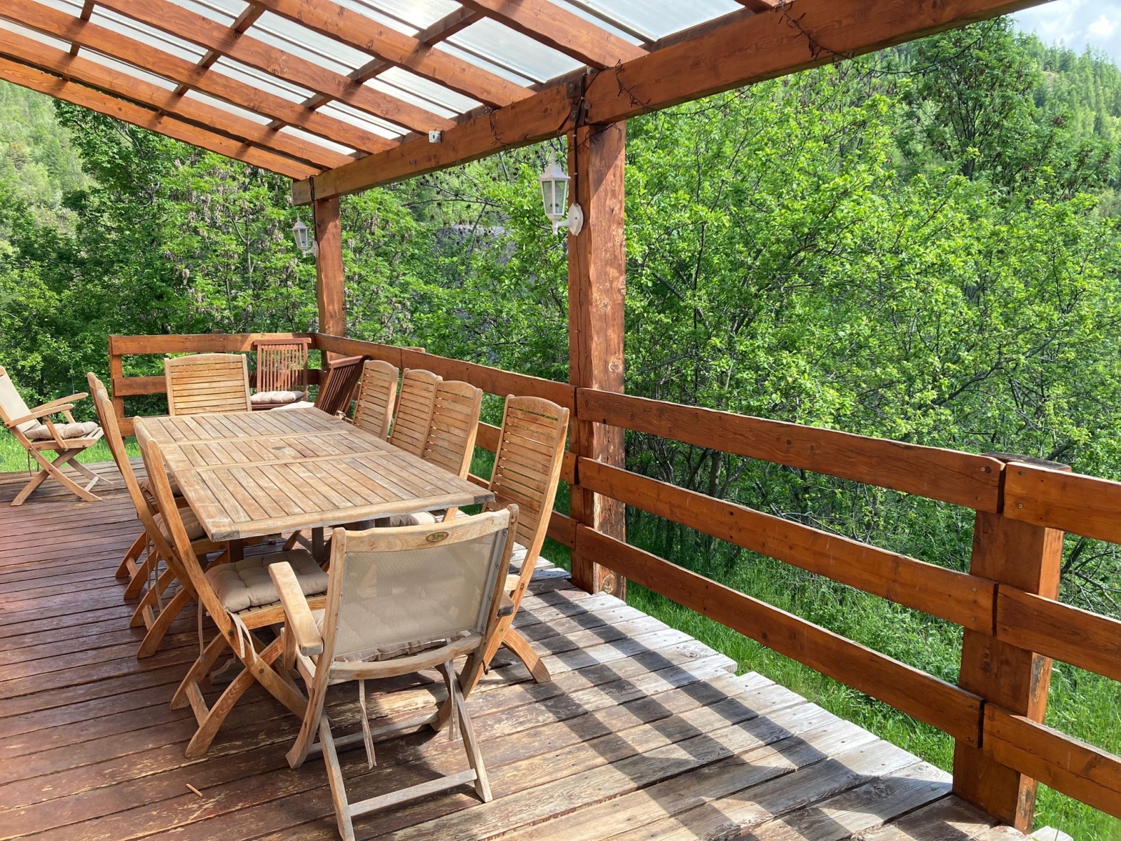 Sunny family chalet at the gateway to the Mercantour National Park