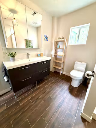 Arvada Olde town cabin feel home with hot tub and sauna.