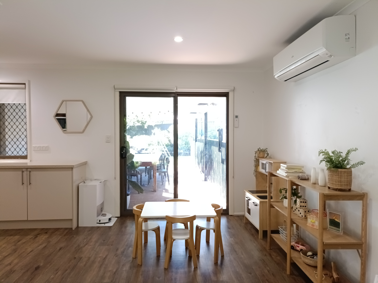 Sala giochi/2° spazio abitativo alla fine della cucina - si apre sul grande patio coperto