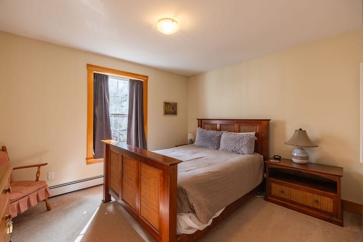 Family home in the Maine mountains, with direct access to trails, walk to Bethel, and 10 min to Sunday River!