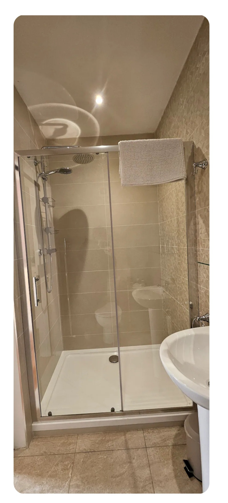 Windswept Hideout Shower avec pomme de douche cascade