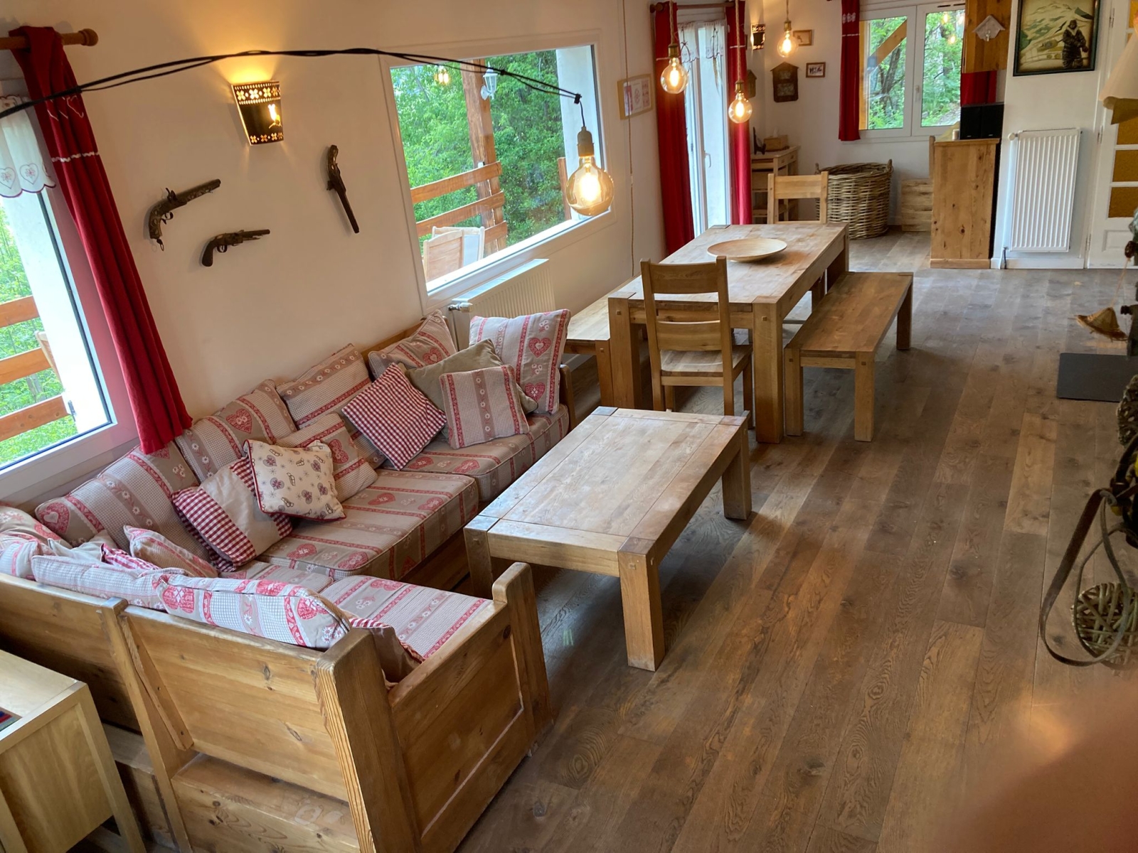 Sunny family chalet at the gateway to the Mercantour National Park