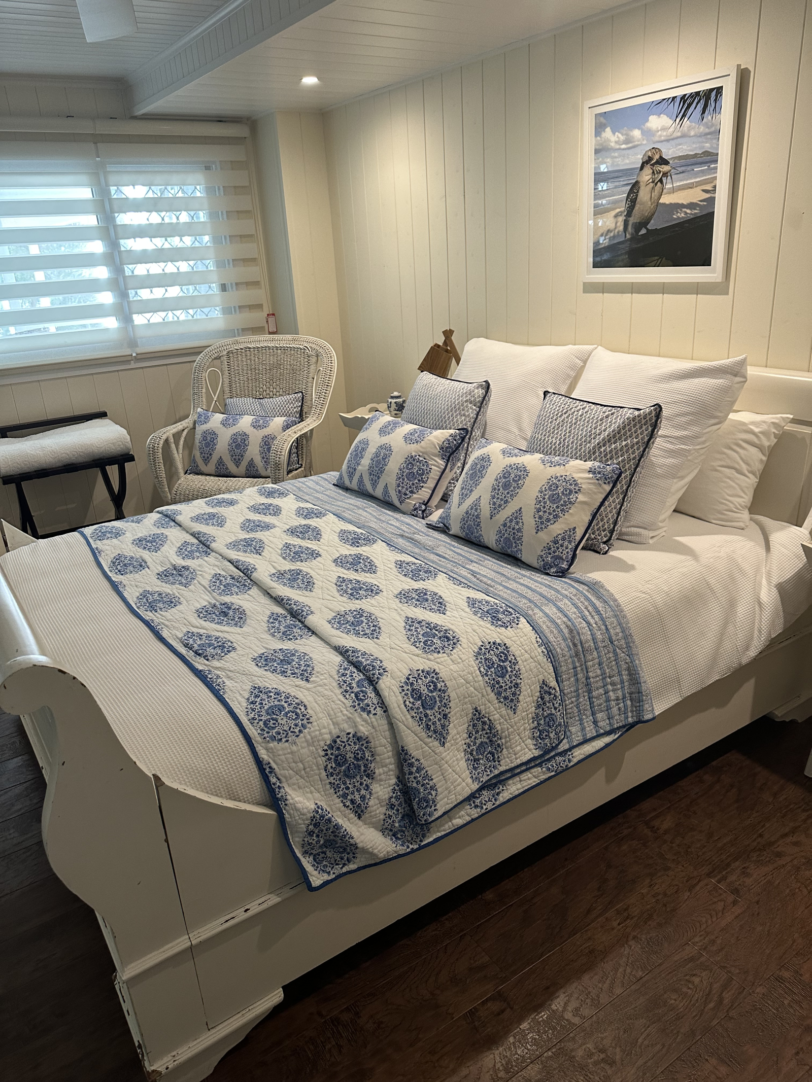 Queen size sleigh bed in bedroom #3