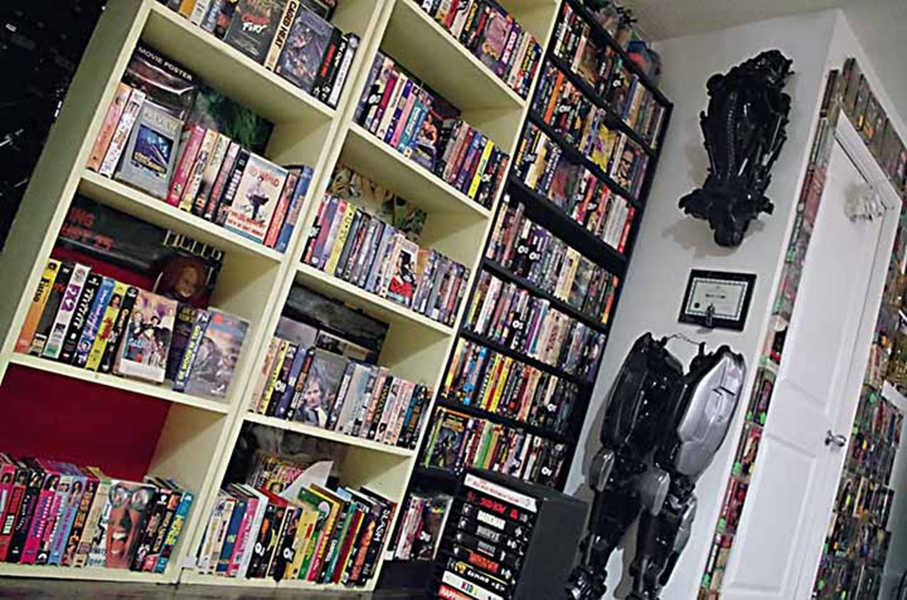 Wereld's enige Live-In videotheek · 1200+ VHS-banden