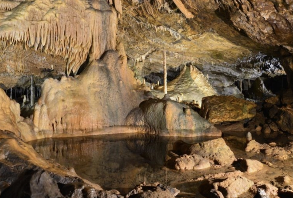 Cuevas de Hotton a 10 minutos del chalet