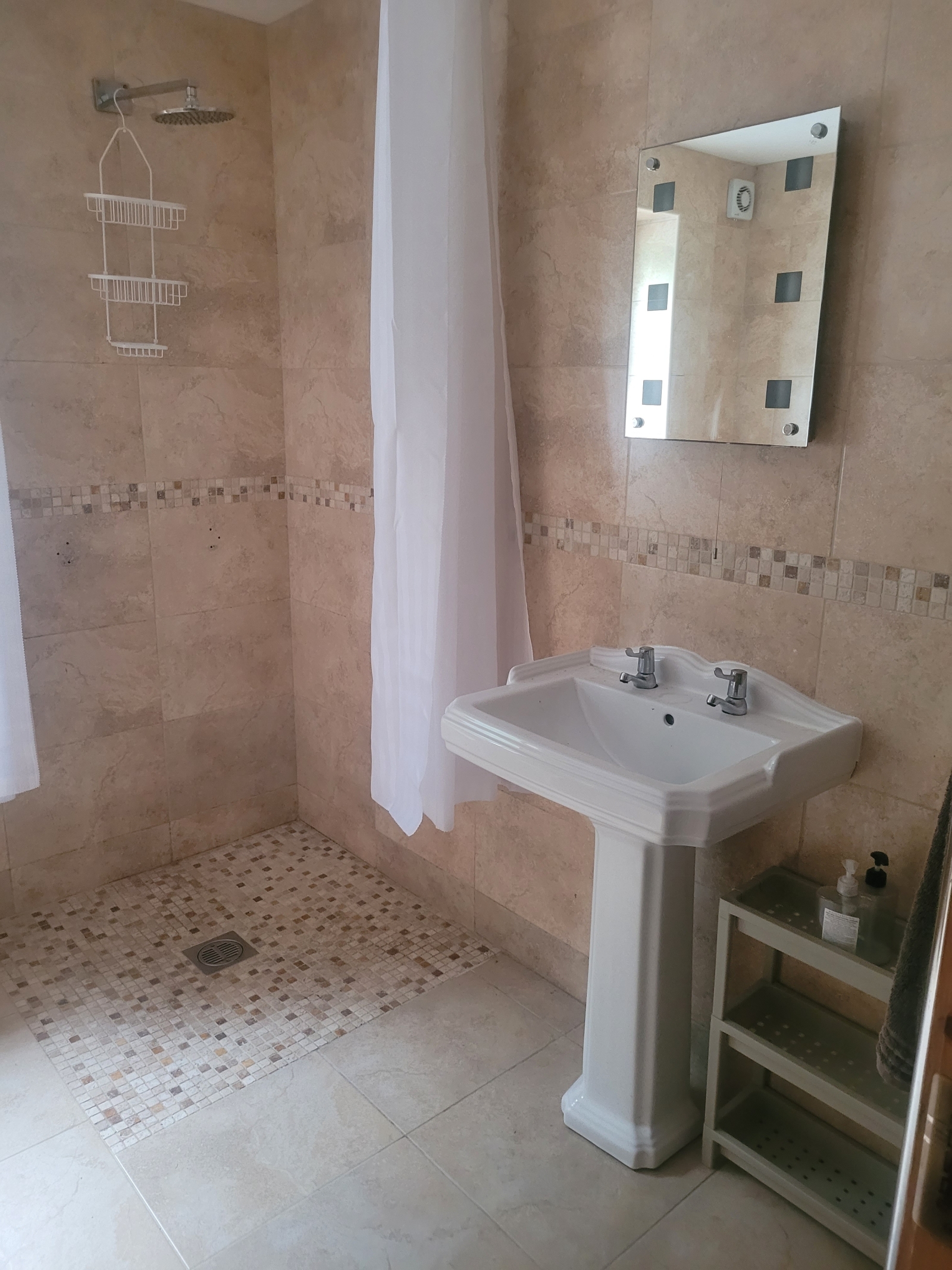 Accogliente cottage moderno a poca distanza a piedi da Westport Town e altri servizi locali