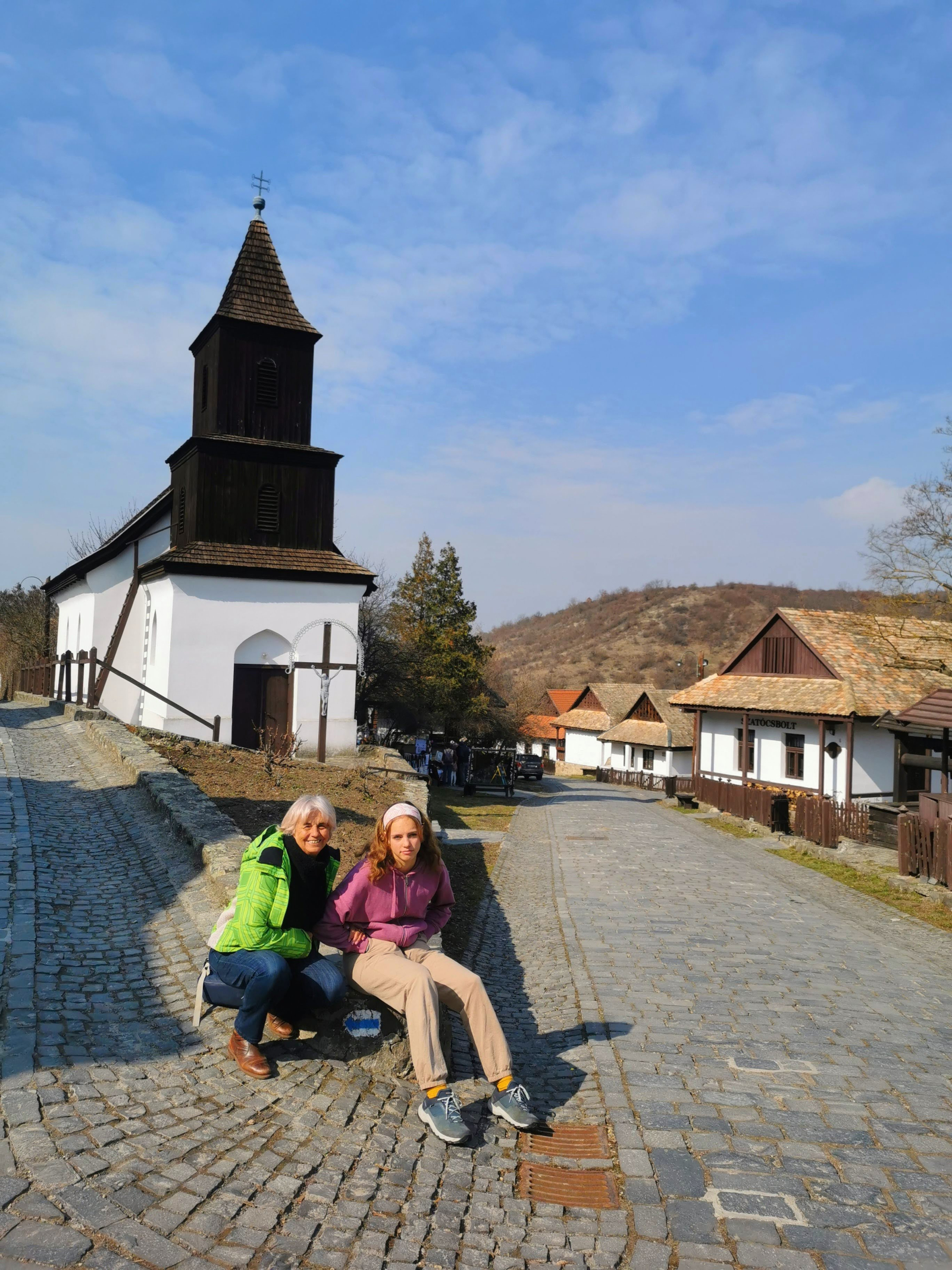 El pueblo de Hollókő a solo 90 minutos en coche, declarado Patrimonio de la Humanidad por la UNESCO
