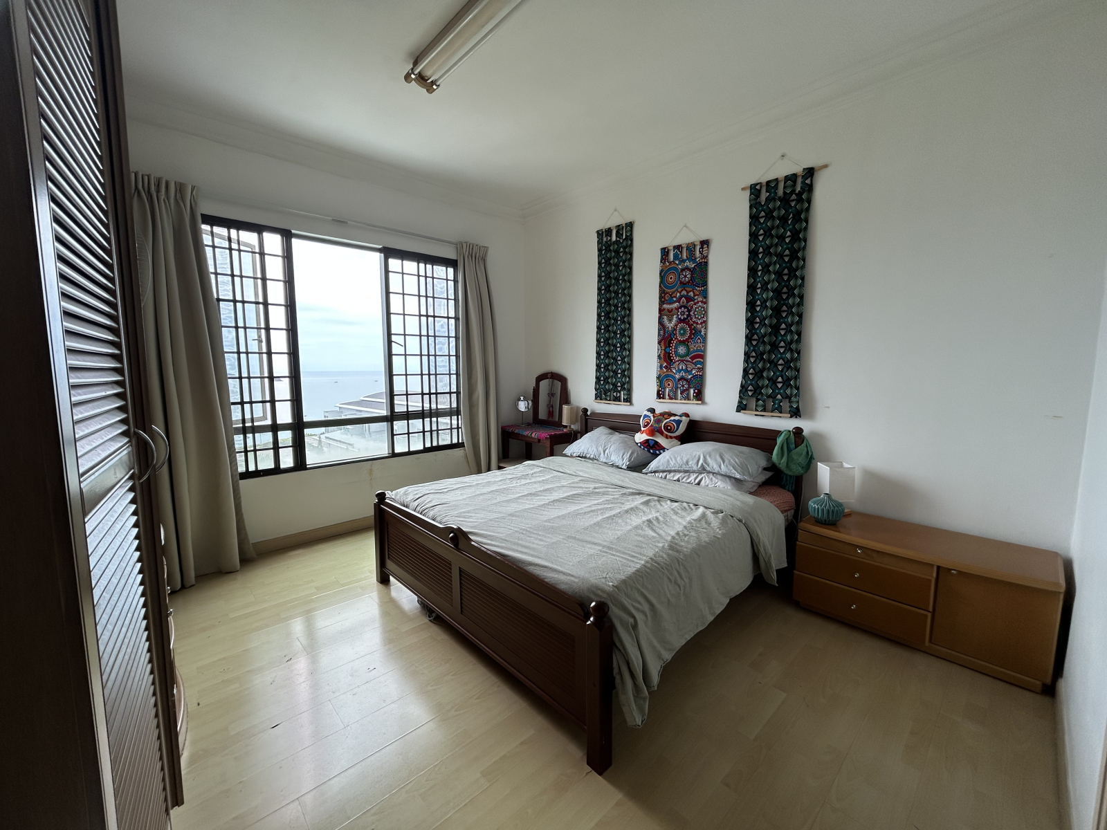 Master bedroom with ensuite shower/bath/toilet.