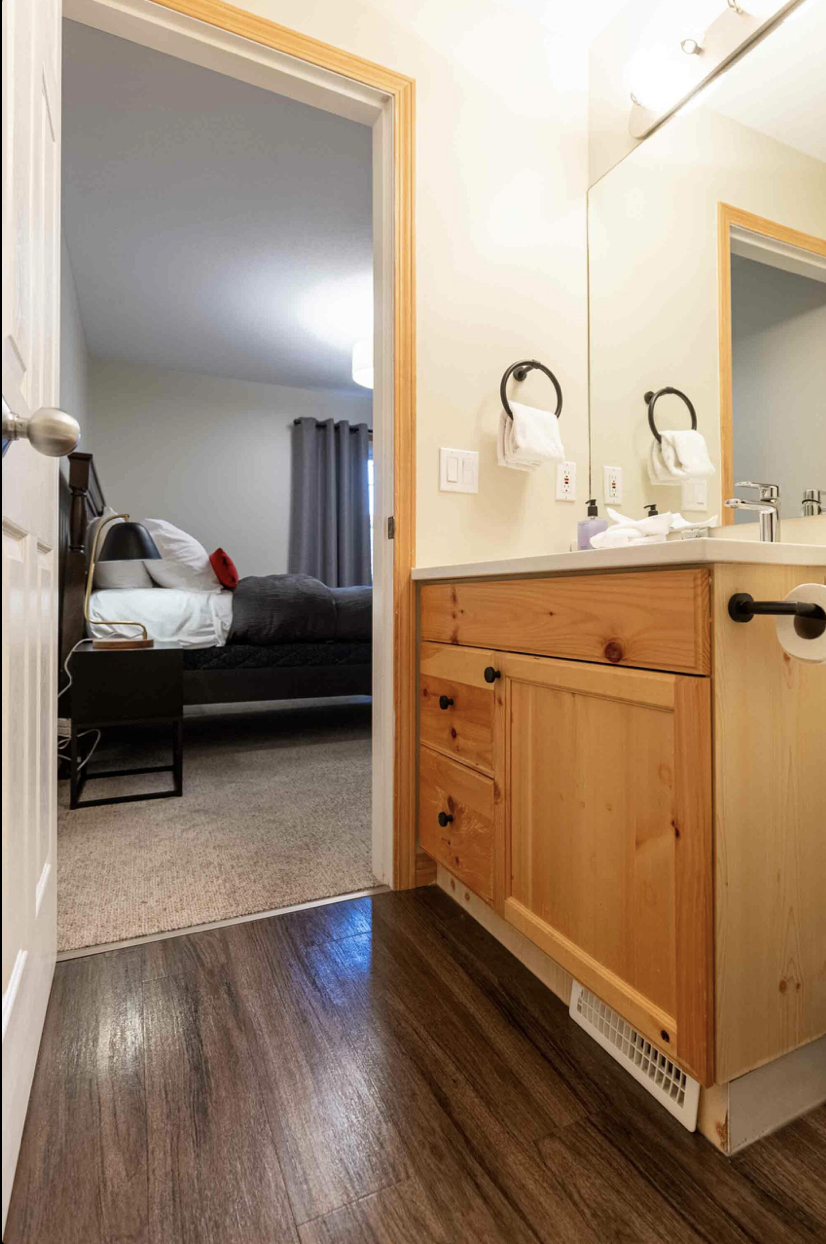 Cozy Mountain Retreat | | Ski, Golf, Bike, Hike & Explore
